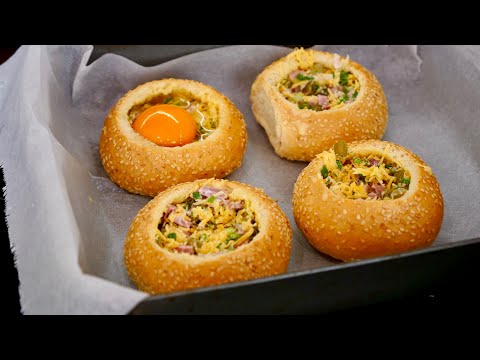 Видео рецепт Горячие булочки с яйцом, сыром и ветчиной на завтрак