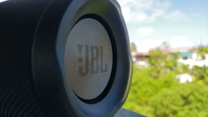 JBL charge 3 no lfm . only 1 woofer