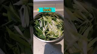 Stir fry leek with bean sprout