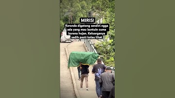 Keranda digotong sendirian padahal banyak orang tapi tidak ada yang bantu