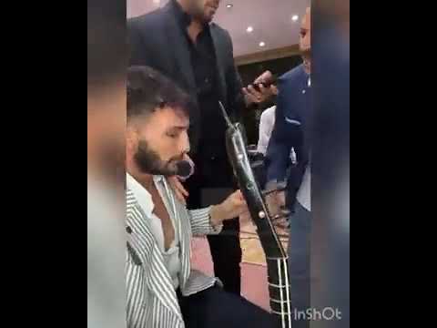 Şarkıcı Erdal Erdoğan'ın yüzüne canlı yayında tekme attılar