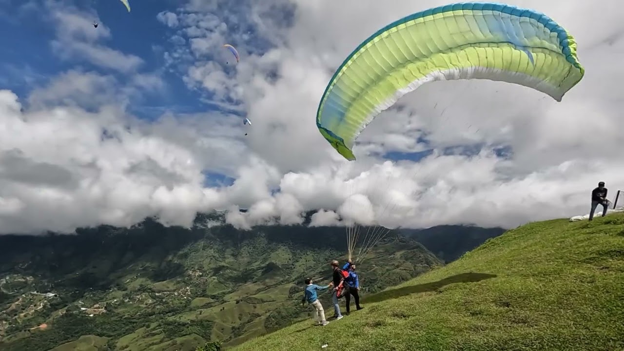Paragliding Tour - Travel Capture