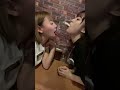 얼굴에 한움쿰 하얀 액체를 헤으응 얼굴에 한움쿰 하얀 액체를 헤으응