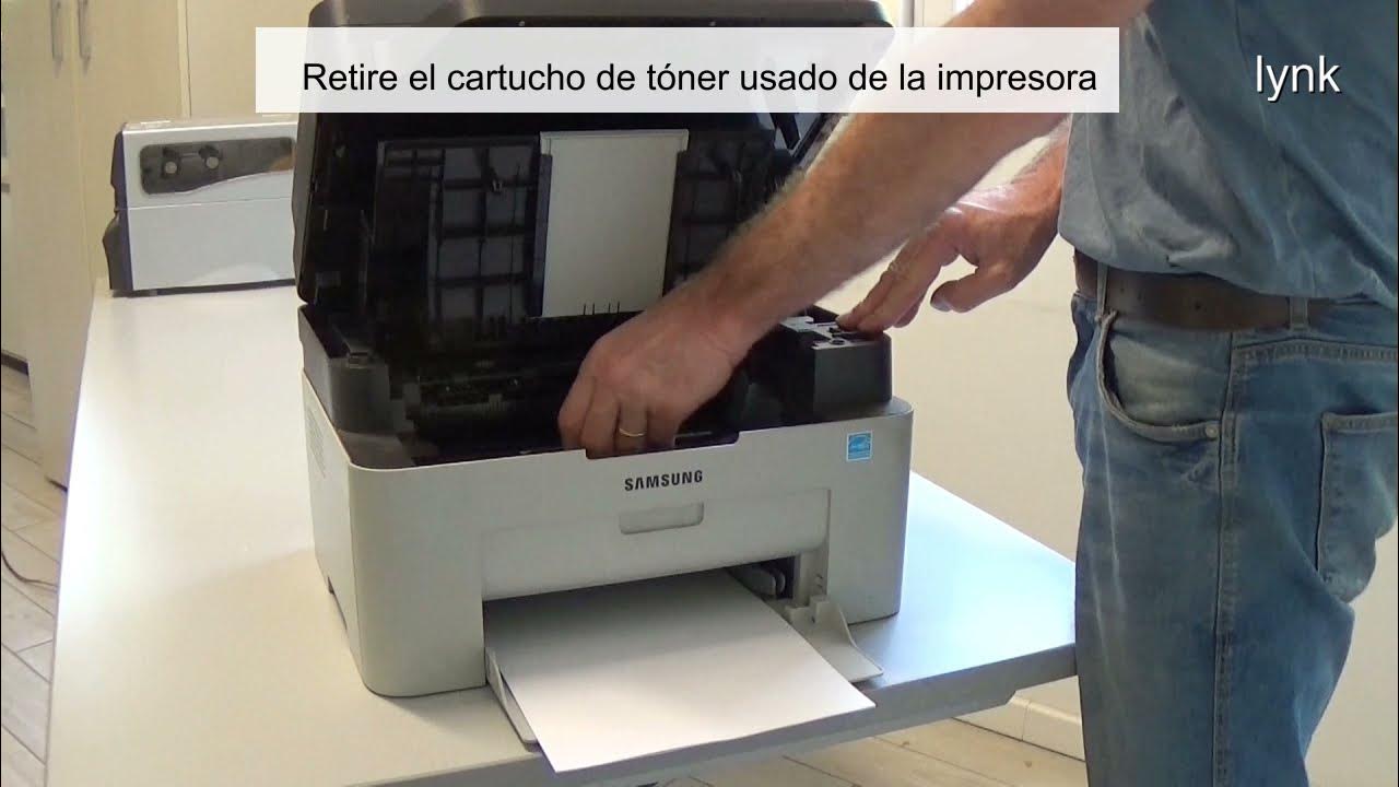 panorama Justicia Chaise longue Sustituir el cartucho de toner Samsung MLT-D111S Xpress MFP SL-M2070 M2071  M2079 - YouTube