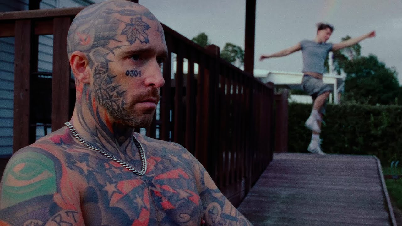 Watch siovo - TRAUMJUNGE (offizieller visualizer) on YouTube Watch siovo - TRAUMJUNGE (offizieller visualizer) on YouTube