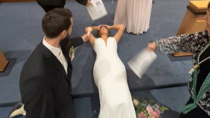 Bride Faints At Her Wedding After Saying I Do