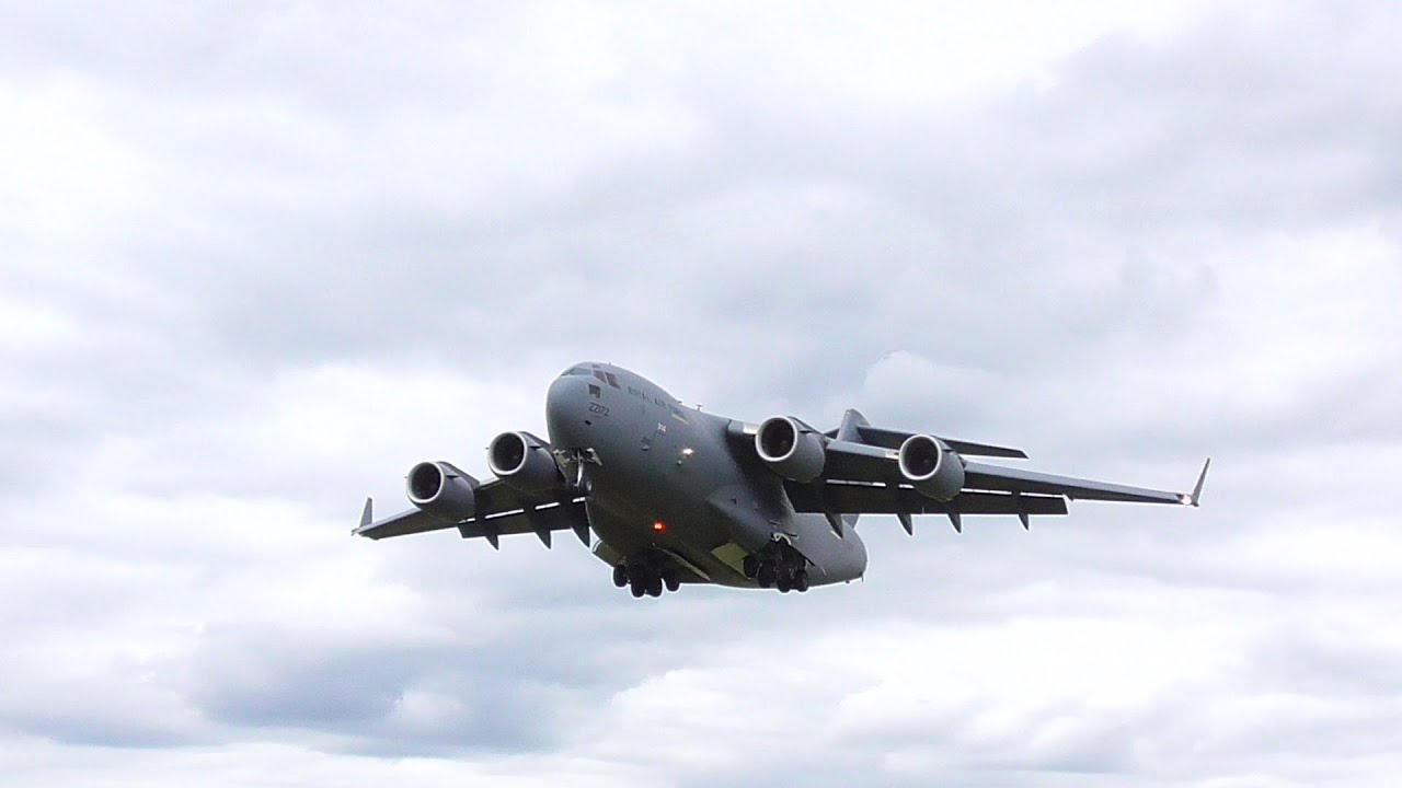 Incredible Low C-17 Landing | RAF Brize Norton