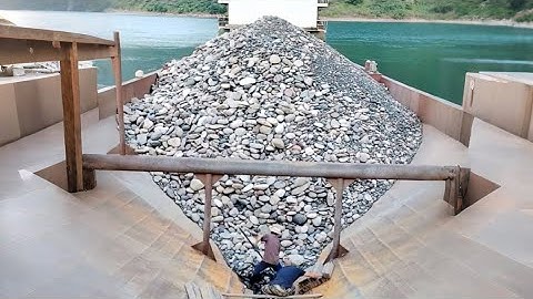Barge unloading over 2000 tons of pebbles - relaxing flow - Vlog of work on the barge