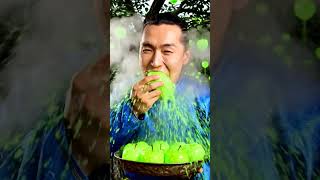 ПАРЕНЬ ПРОБУЕТ КИСЛОТНЫЕ ЯБЛОКИ #кислота #яблоко #viral #trending #фейк #деликатес #кулинария