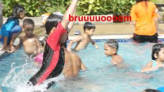 aksi mandi kolam janjisimeh