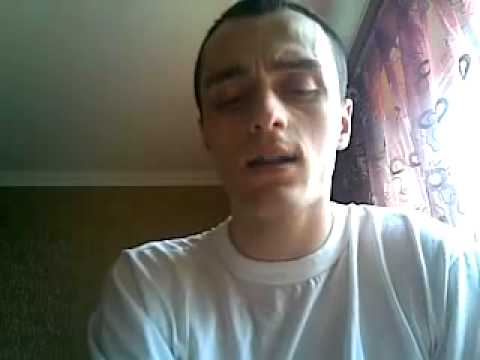 ძალიან მაგრად მღერის