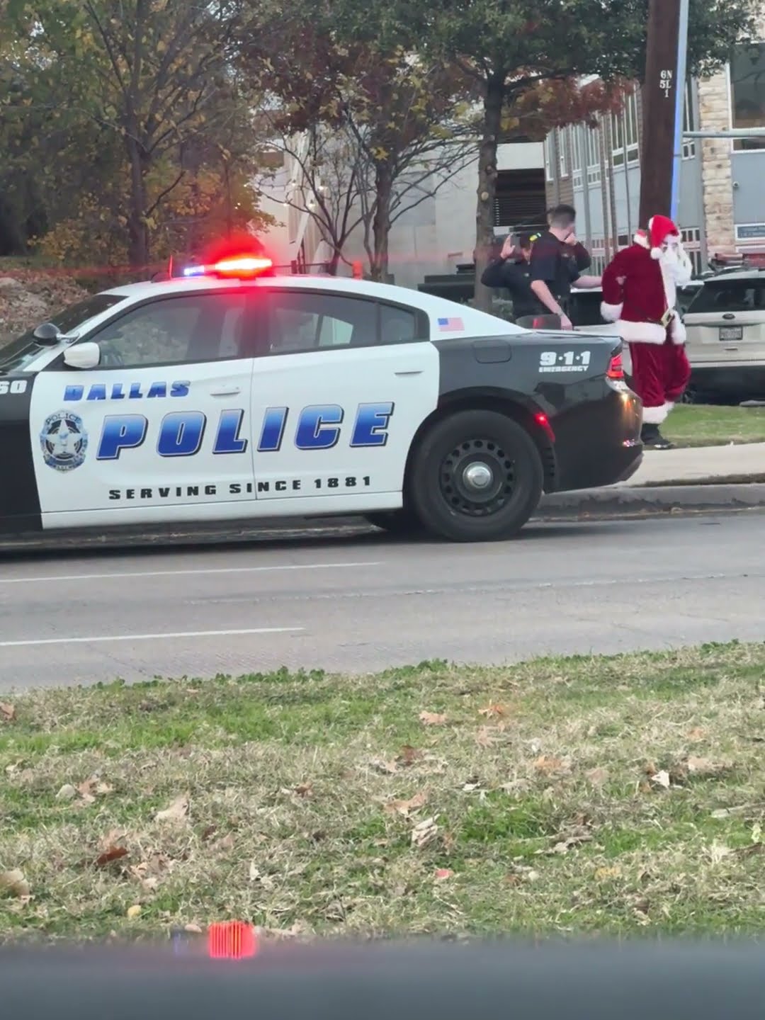 Santa Impersonator Arrested In Dallas || ViralHog