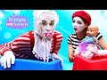 D&#39;où est venu ce grand bébé? Vidéos drôles et éducatives avec Baby Born et clowns pour enfants.