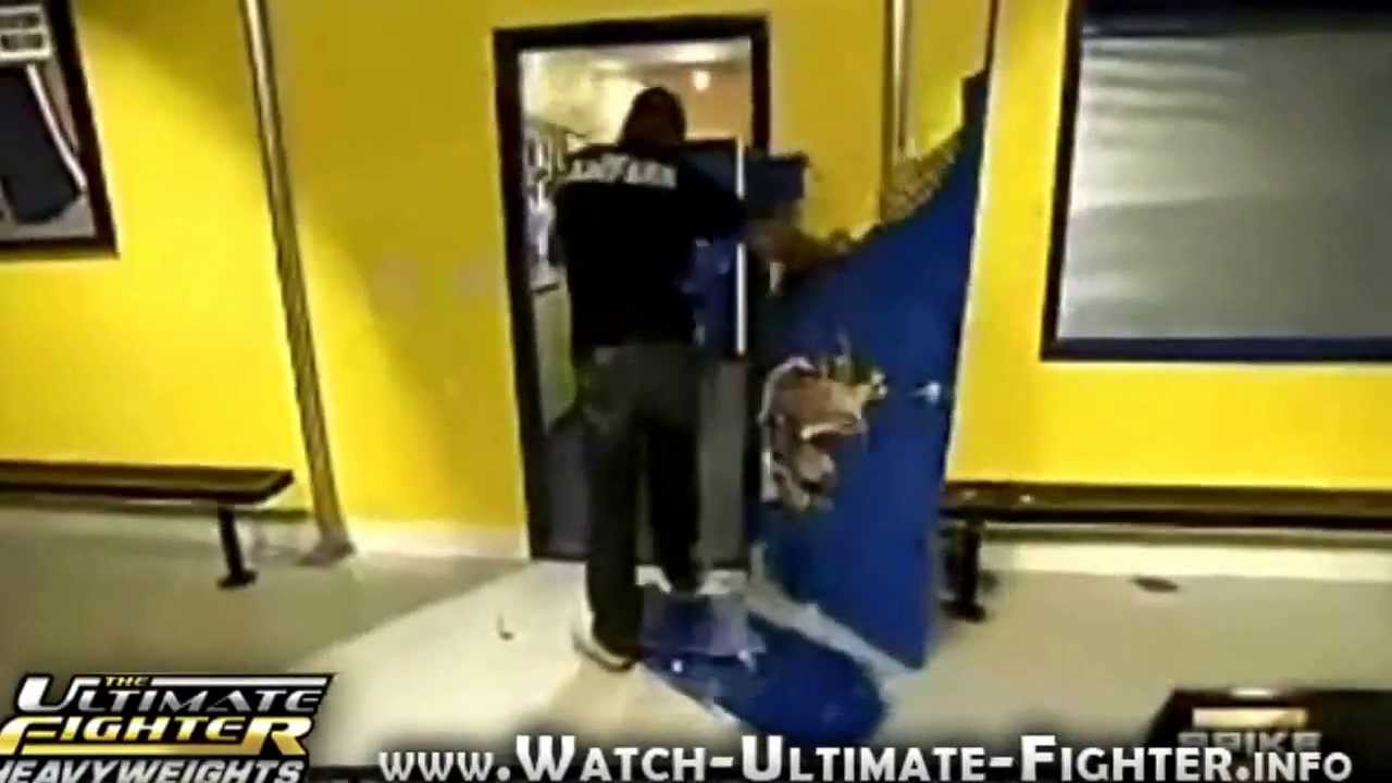 Rampage Jackson rompiendo puerta HD YouTube