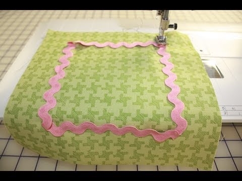 How to Sew Ric Rac to a Quilt or Fabric by Jill Finley of Jillily Studio -  Fat Quarter Shop 