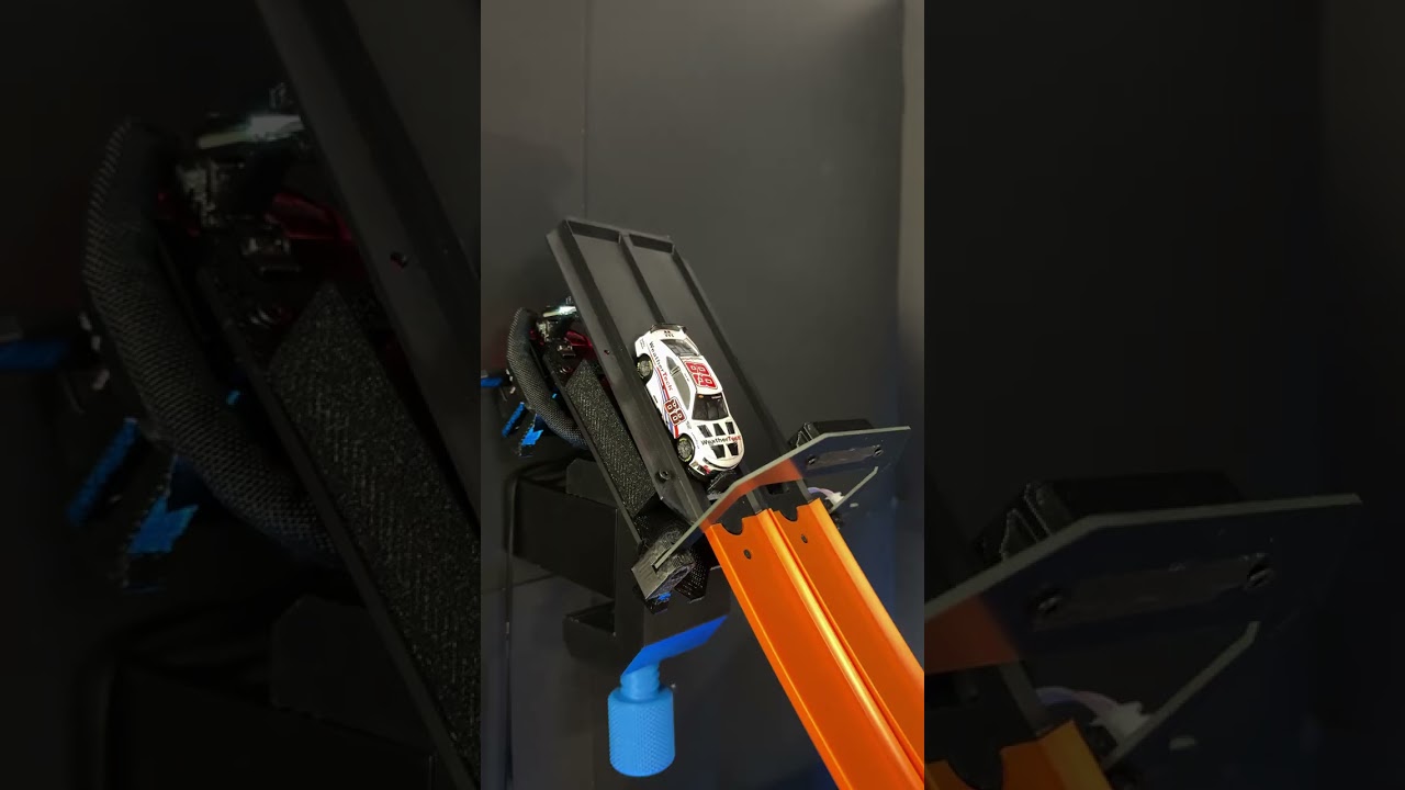 Hot Wheels NASCAR Distance Battle
