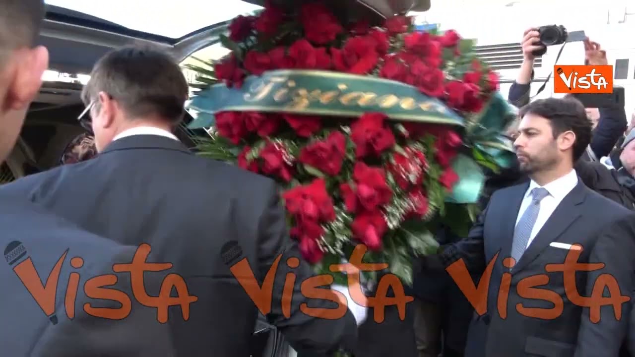 I funerali di Gina Lollobrigida, l’arrivo del feretro alla Chiesa degli Artisti