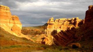 Video thumbnail of "Riding Down The Canyon~Comer "Moon" Mullins.wmv"