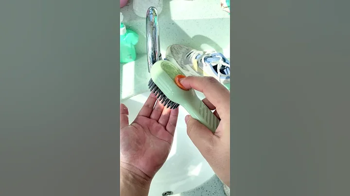 就这！卖54万销量的鞋刷，鞋刷届的智商税..#shorts #鞋刷 #测评 #智商税#shortsvideo - 天天要闻