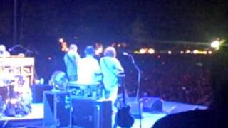 Eddie Vedder Joins Jack Johnson on stage at Bonnaroo