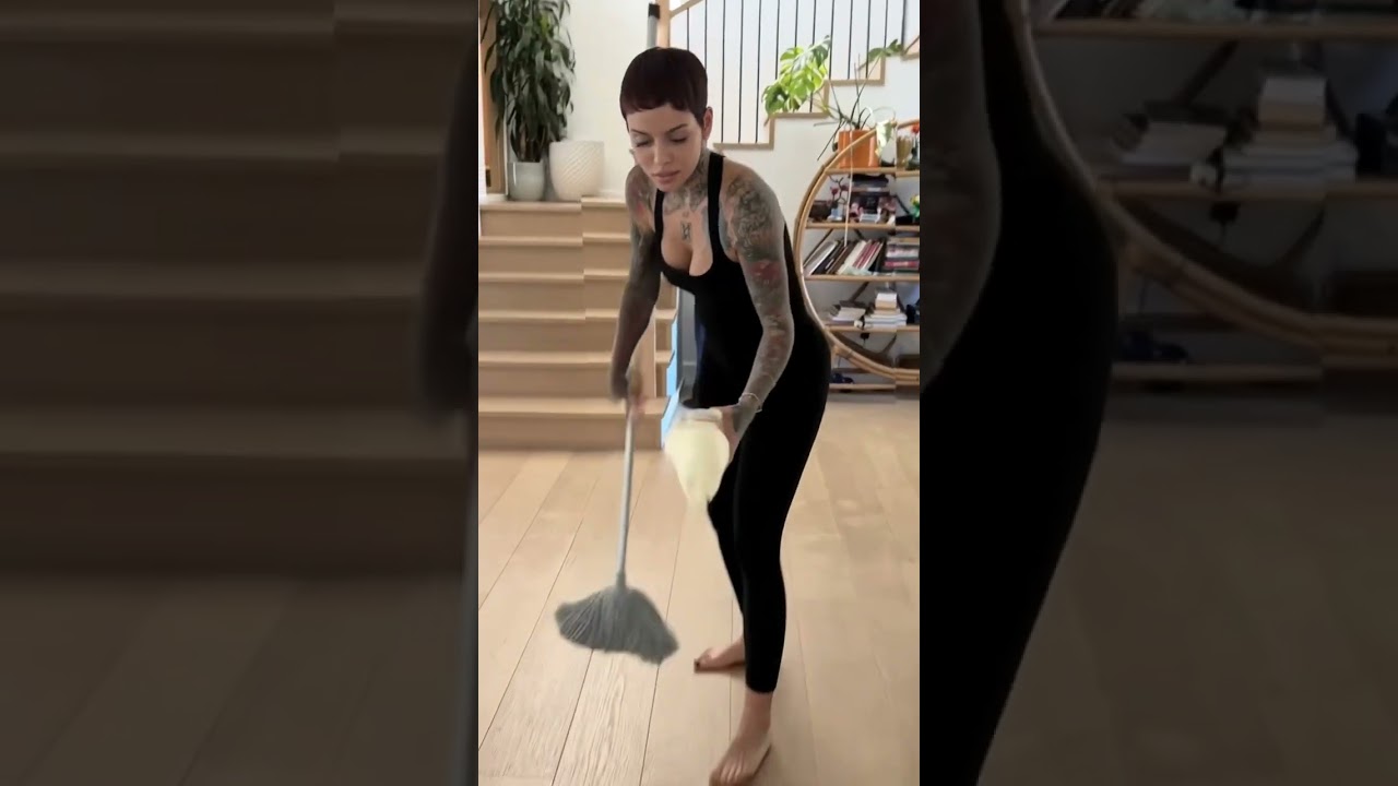 Келани Клинс продвигает свой новый альбом 👀