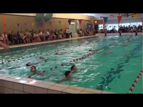 Zwemdiploma A - Fien en Sofie - 30 mrt 2013 Zwembad Vreeloo, De Lier