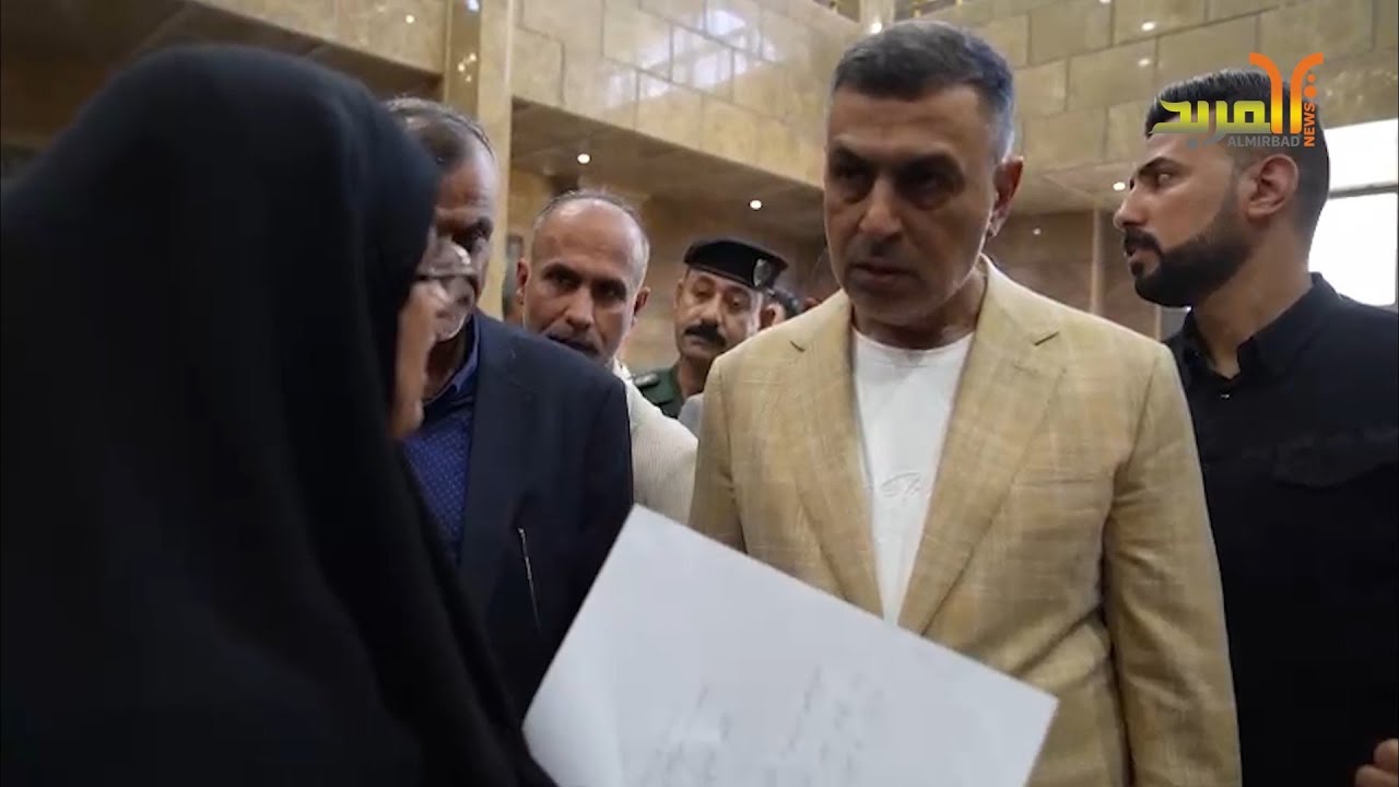 محافظ البصرة خلال لقائه بمعترضين على نتائج الـ 13 ألف ممازحا: مو كالوا بيه وعكة صحية؟ كلشي ما بيه