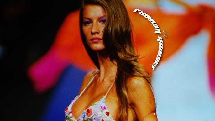 Carmen Kass for Victoria's Secret #carmenkass #catwalk #runwaywalk