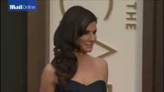 Sandra Bullock looked stunning on the Oscars red carpet