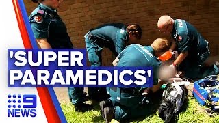 Elite paramedics perform medical procedures on the road | Nine News Australia