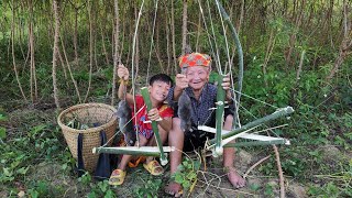 Rats destroy crops, the orphan boy and the old woman, make simple mouse traps using bamboo,