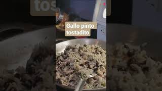 Gallo pinto bien tostadito.