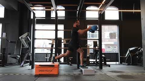 Aquabag split stance deceleration to box hop
