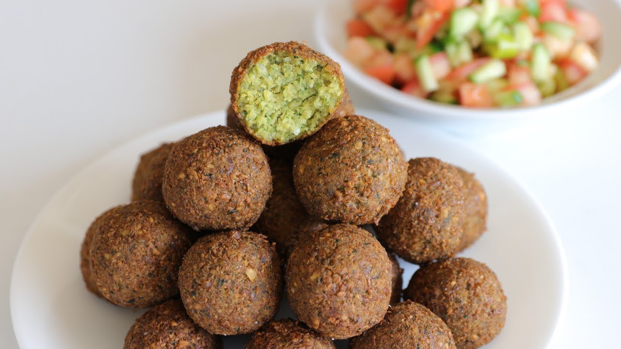 Frank Rosin's orientalische Falafel mit einem Minz-Kräuter Joghurt Dip