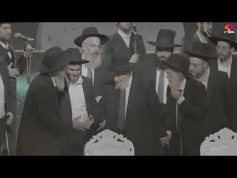 כניסת הגה"צ ר' שמעון גלאי לאירוע ורוממתנו שע"י איחוד בני הישיבות - בקודש פנימה