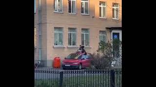 Побег из полиции с батареей отопления. В соцсетях публикуют видео дерзкого бегства подозреваемого из