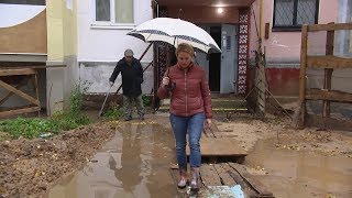 Тонущий дом в Могилёве: коммунальщики спасти не спешат