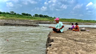 Fishing Video✅ || Traditional boy is fishing using two hooks in the deep current of the river