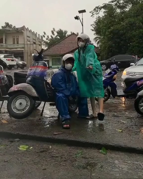 story' wa keren cinta itu bisa dibutakan oleh motor Vespa 😆