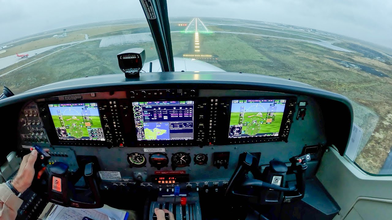 Cessna Caravan   landing with 47 knots wind