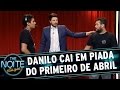 The Noite (31/03/15) - Danilo cai em piada de primeiro de abril