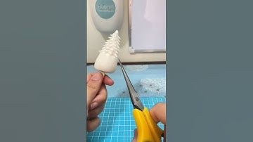 How to make an easy fondant pine tree 🌲 | Frozen Cake