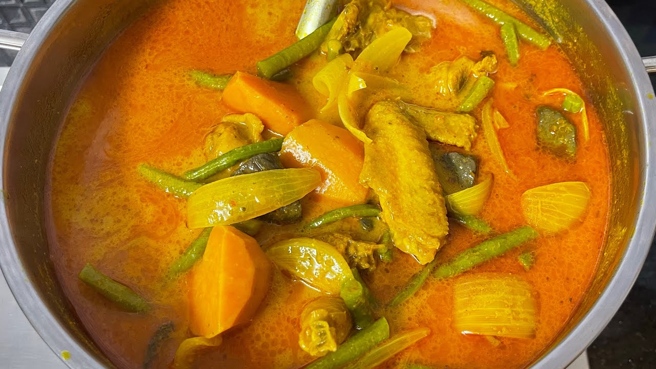 របៀបស្ល សម្លការីសាច់មាន់ ឲ្យមានរសជាតិឈ្ងុយឆ្ងាញ់ || Cambodia Chicken Curry Recipe