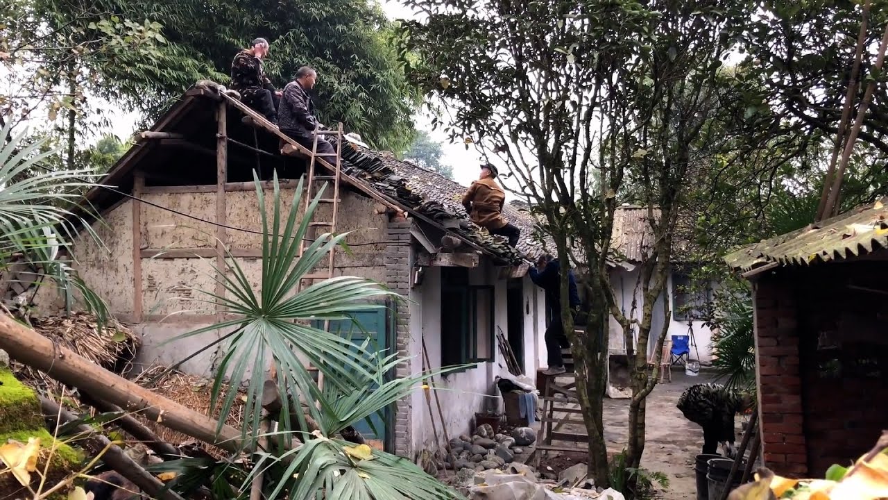 Time wreaks havoc on property | Let's restore this mess! I renovate an old house ▶1