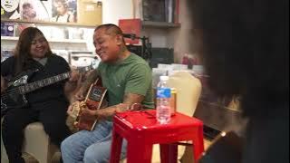 Urbandub - 01 - Soul Searching (Live At Backspacer Records)