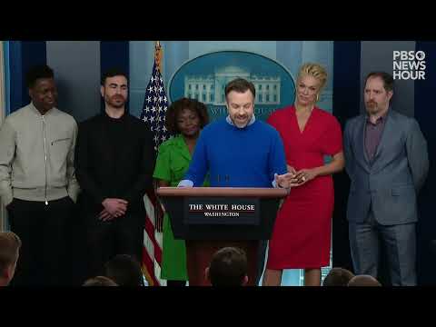 WATCH: Jason Sudeikis, 'Ted Lasso' cast, discuss mental health care at White House press briefing Episode cover