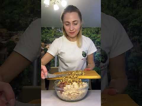 Этот салат не только полезный, но и вкусный и сытный👍#салатскурицей #мамаготовит
