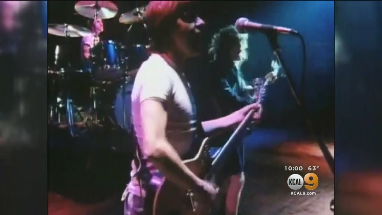 Music World Mourns Loss Of AC/DC Guitarist Malcolm Young - YouTube