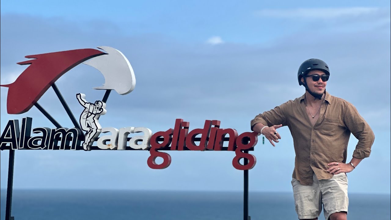 PARAGLIDE IN ULUWATU BALI
