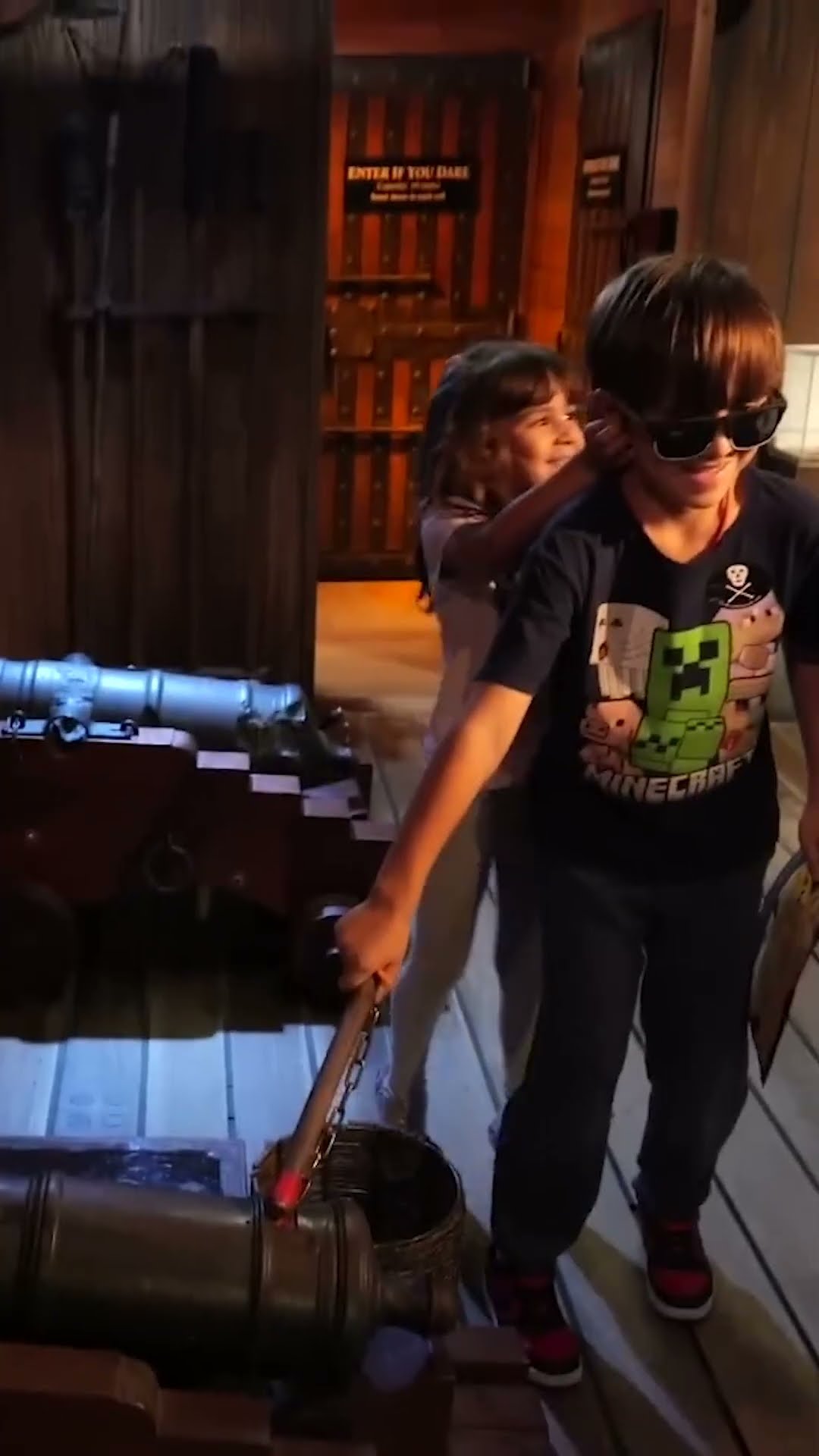 VISITAMOS O CANHÃO SECRETO DOS PIRATAS - Família Brancoala #Shorts
